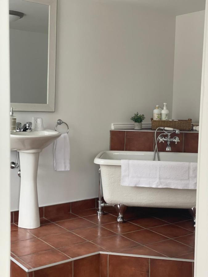 Le Rustique Hotel Saint-Irenee