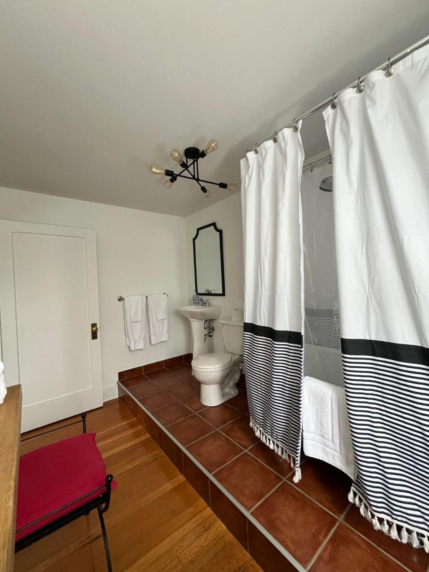 Le Rustique Hotel Saint-Irenee